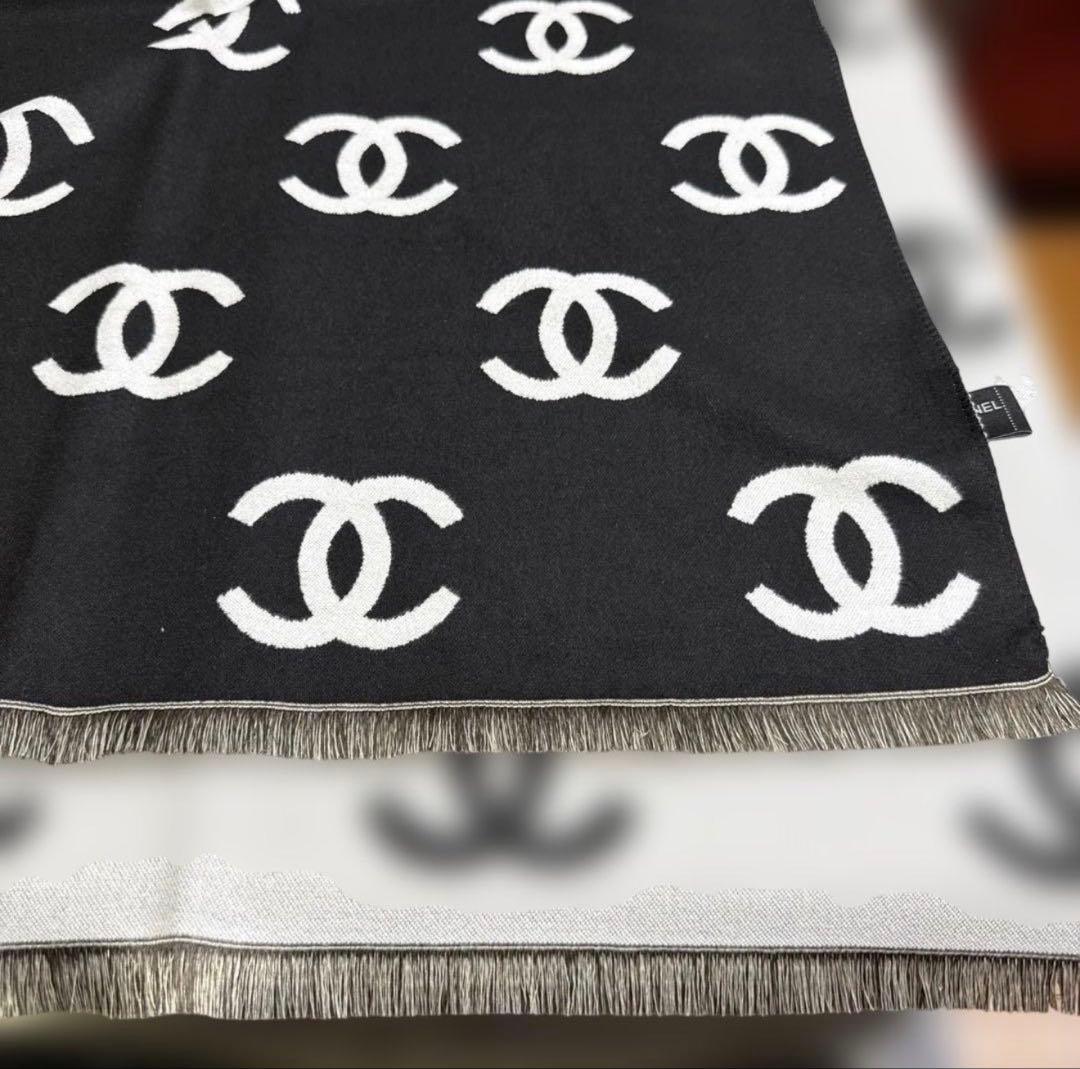 ノベルティ リバーシブルマフラー ブラック/ホワイト CHANEL ロゴ 黒
