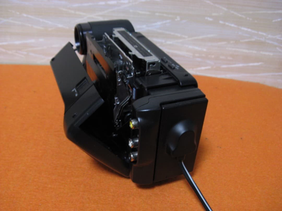 動作OK❗️☆シャープの液晶8ミリビデオカメラ・VL-EL310