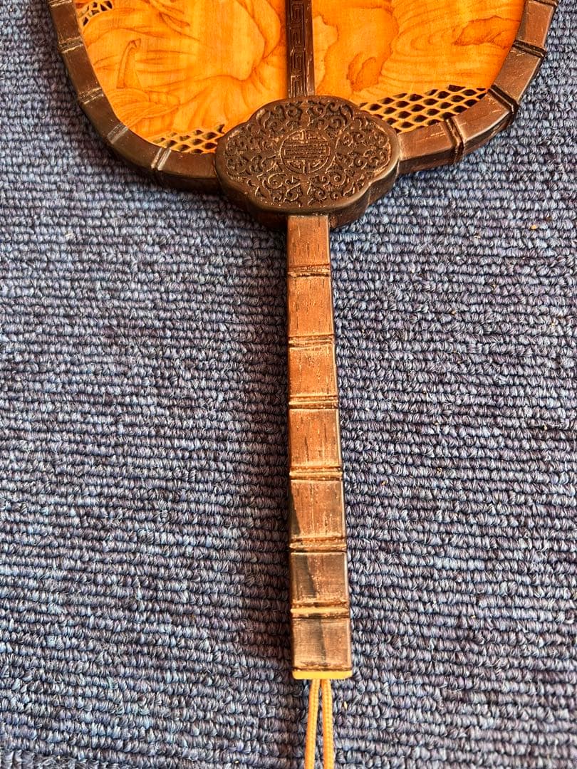 1046  中国美術 唐木造 白檀透彫刻 翡翠 軍配型硯屏 団扇　唐物　時代物