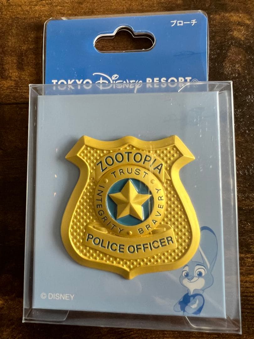 ズートピア 警察官バッジ - メルカリ