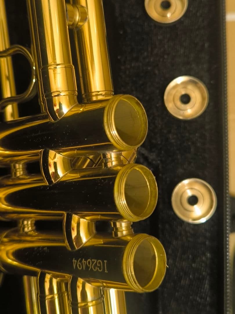 金色トランペット本体 70マウスピース付き、未使用品