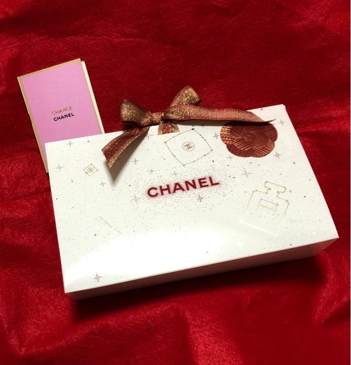 シャネル ホリデー ラッピング済み