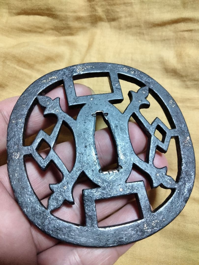 ♦最終価格♦　鉄地大鍔　鐔　(肥後透かし)　江戸時代　象嵌