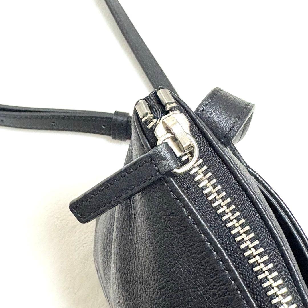 ◆アニエスベー◆ショルダーバッグ エンボスロゴ レザー 黒 サコッシュ