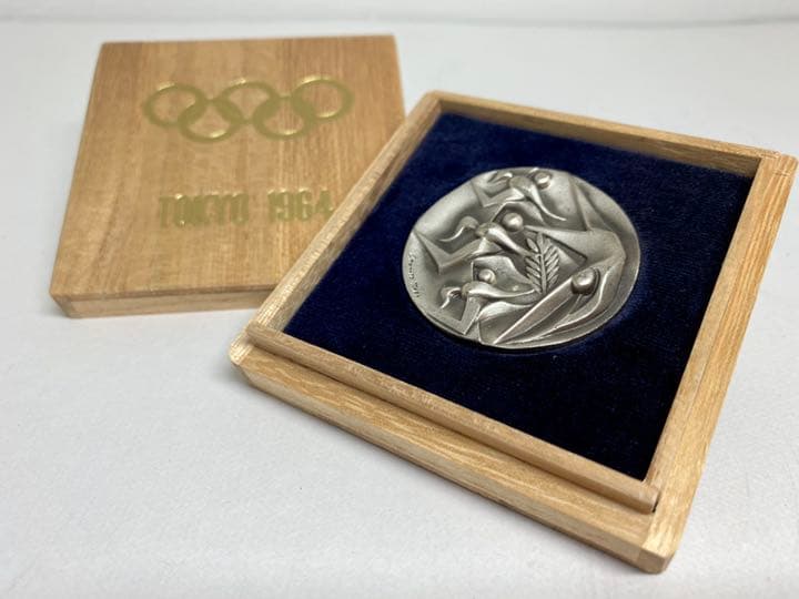 レア！1964年 東京オリンピック 国旗掲揚 協力記念 岡本太郎 木箱入り