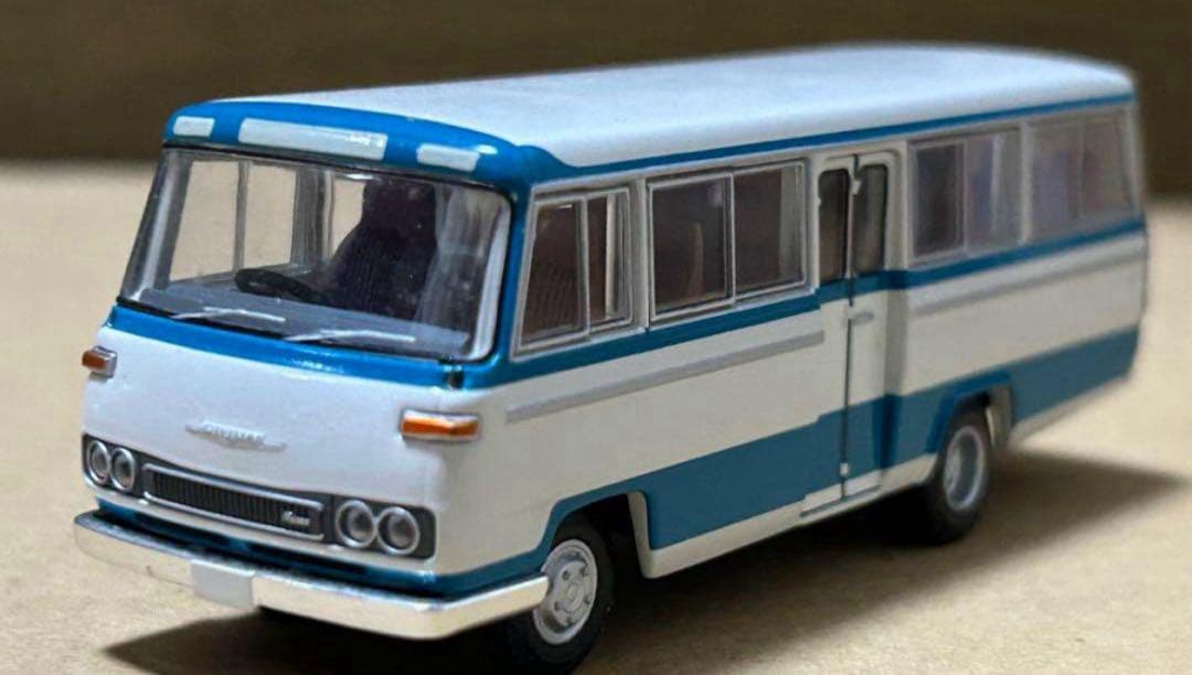 トミカリミテッドヴィンテージネオ ニッサン シビリアン