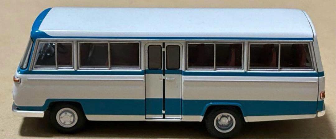 トミカリミテッドヴィンテージネオ ニッサン シビリアン