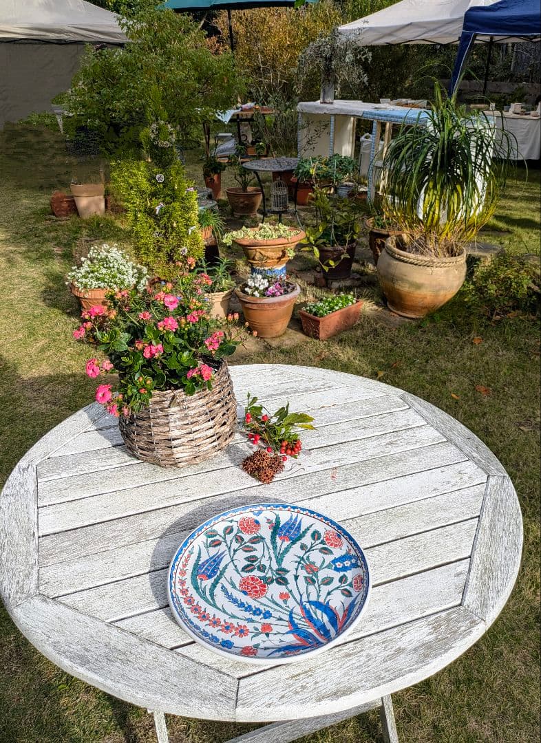 イズニック陶器】手描き大皿／トルコ伝統文様／花模様 イズニック陶器