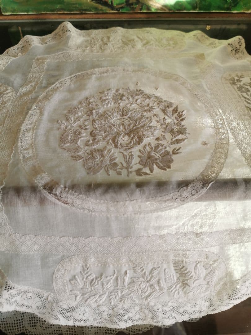 アンティーク フランス 美しい盛上刺繍 ノルマンディーレース 象牙色