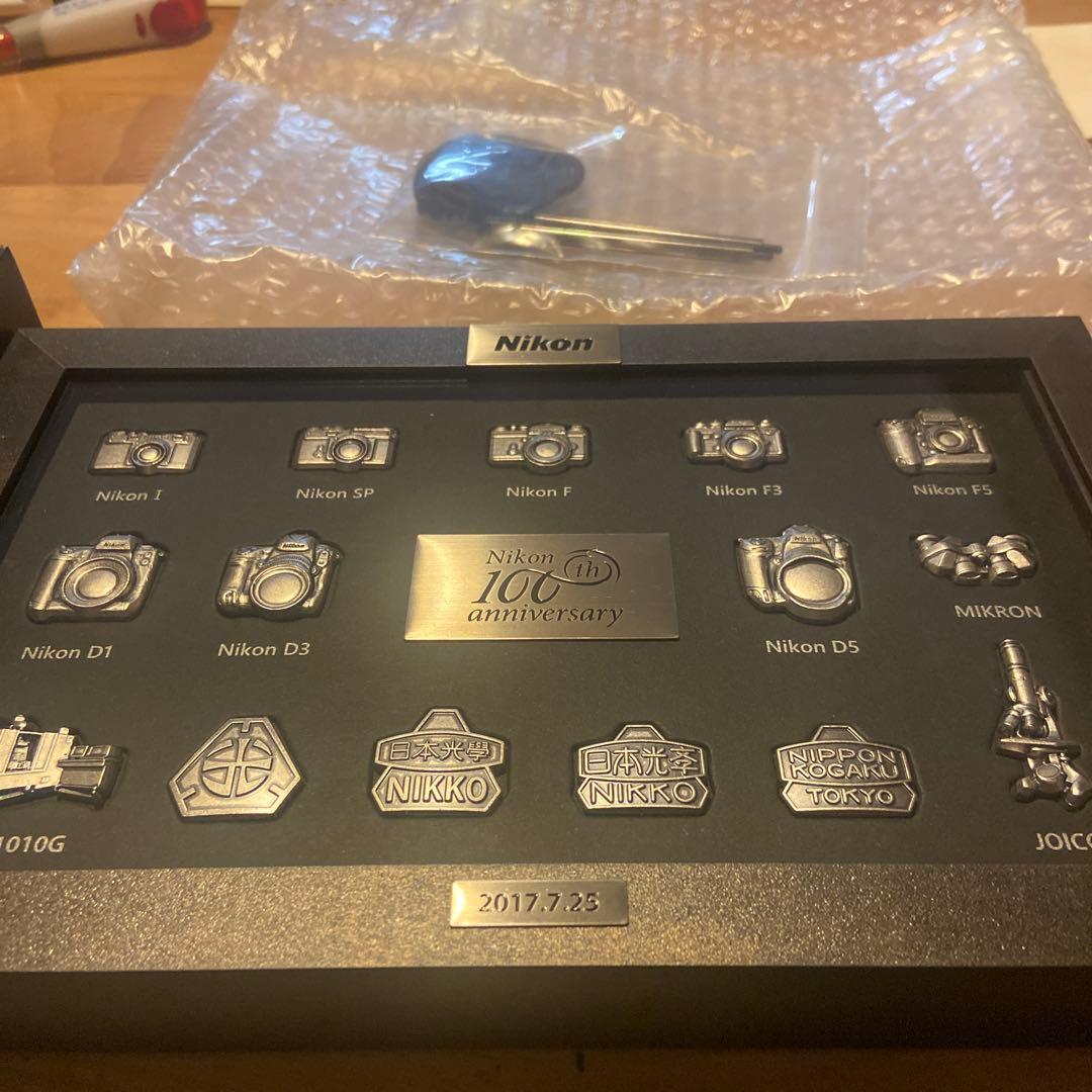 Nikon 100周年記念 カメラモデル ピンバッジ - メルカリ