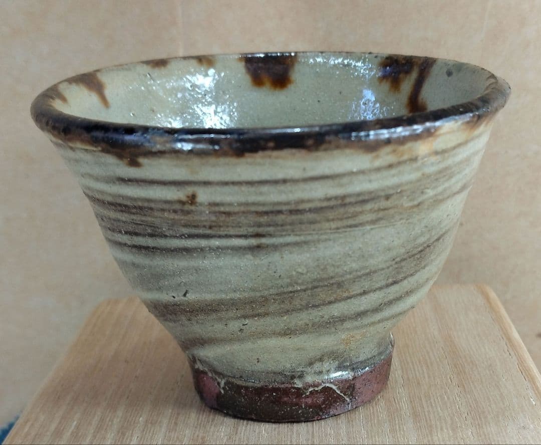 【本物保証】金城次郎 酒盃 共箱 人間国宝 壺屋焼 壷屋焼 魚文ぐい呑