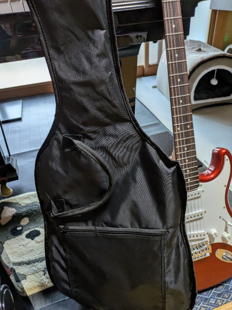 バスカーズ　エレキギター 　レッド　ちいかわピック　BUSKER'S