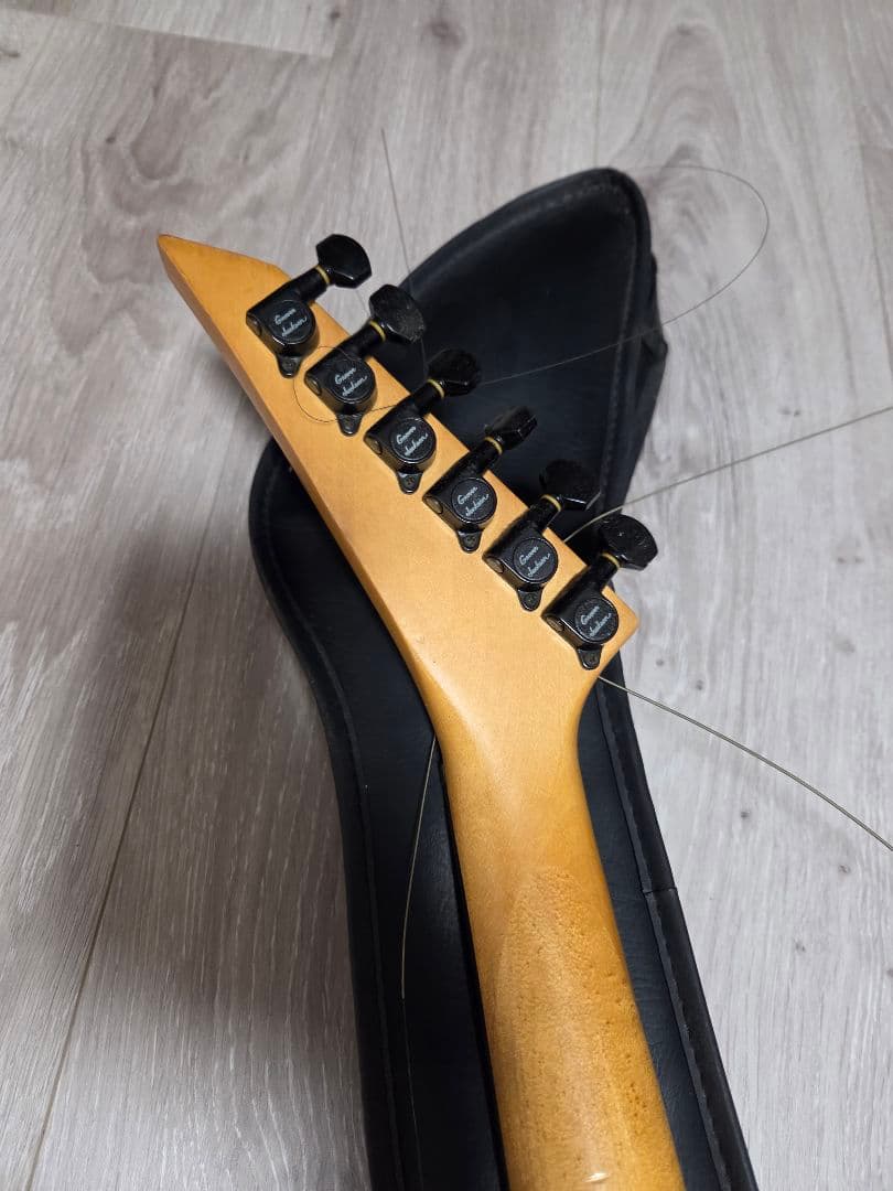 Grover Jackson Randy V EMG ソフトケース付き！ - メルカリ