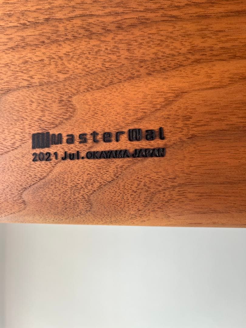 ACTUS ウォールナット無垢材のダイニングテーブル