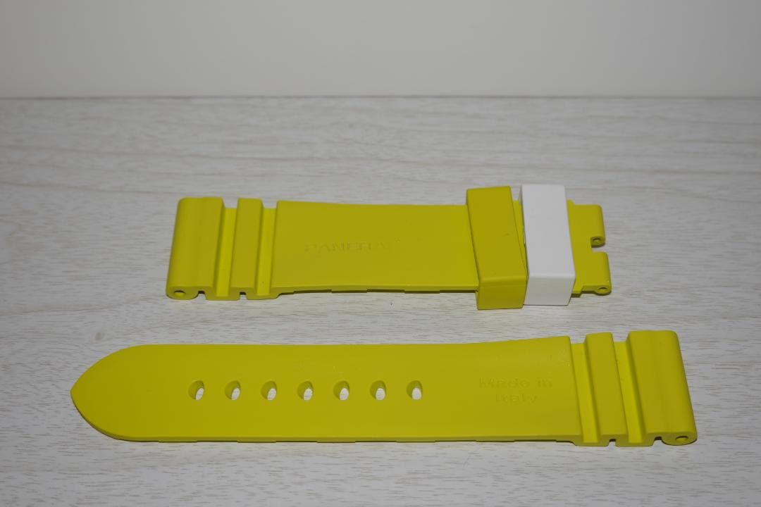 純正　PANERAI　パネライベルト、ストラップ　ラバー　イエロー