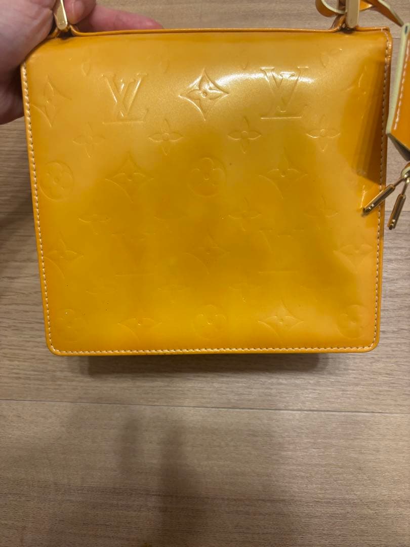 Louis Vuitton イエロー ハンドバッグ