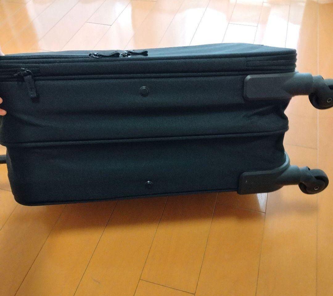 タグ説明書カギ付き】半分の厚みで収納できるソフトキャリーケースS 36L