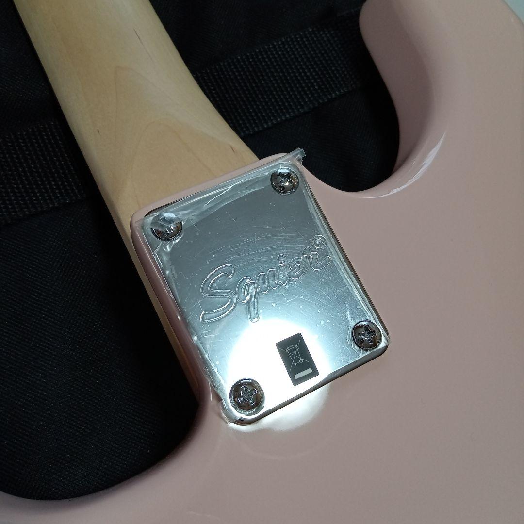 エレキギター　squier　ピンク