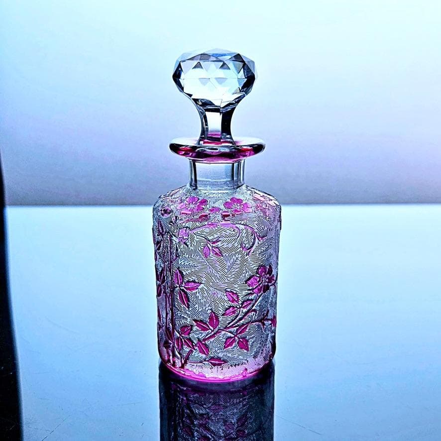 花のオールドバカラ エグランチエの香水瓶 1916年