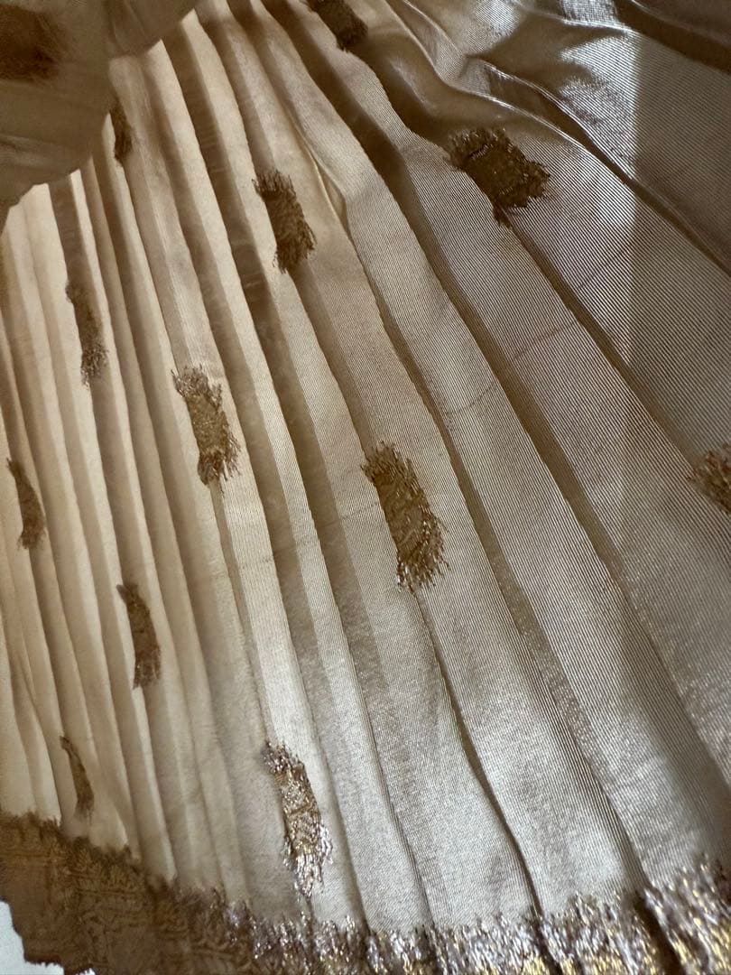 【人気】PRADA プラダ プリーツスカート ベージュ ゴールド刺繍42サイズ