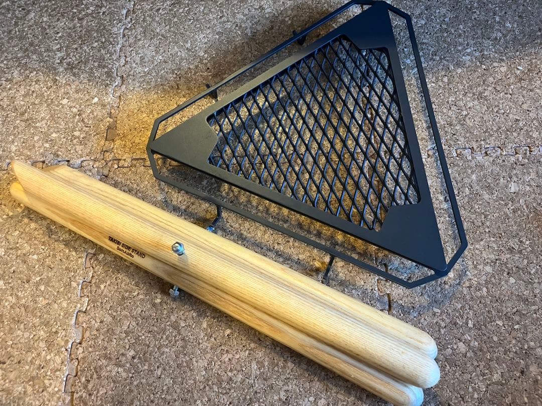 SOMABITO ソマビト 焚き火サイドスタンド テーブル 人気のSomAbito(ソマビト)から焚き火サイドスタンド入荷情報