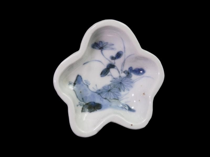 古伊万里　染付　岩に菊の図　梅型変形皿　豆皿　E585AS-CQy