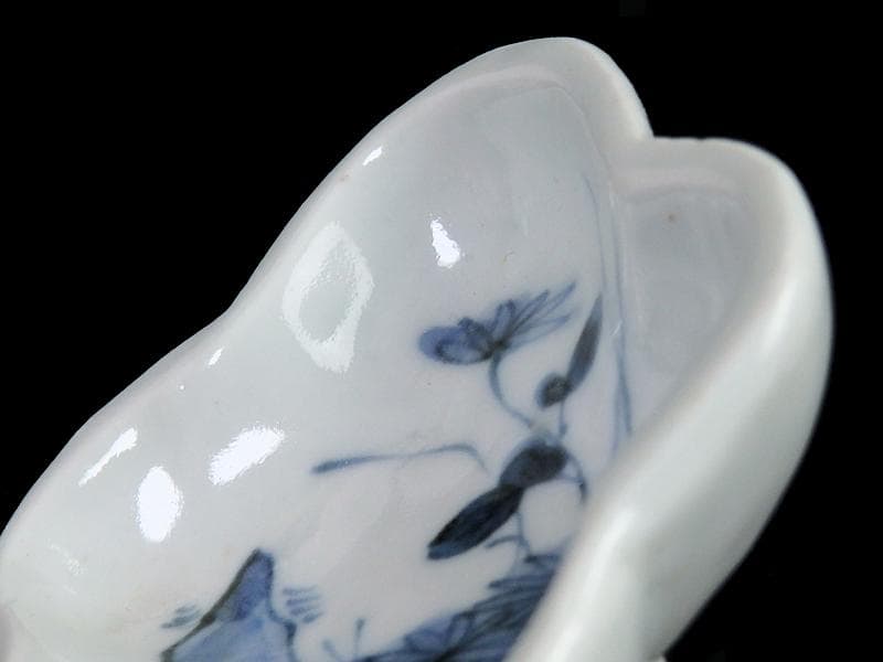 古伊万里　染付　岩に菊の図　梅型変形皿　豆皿　E585AS-CQy