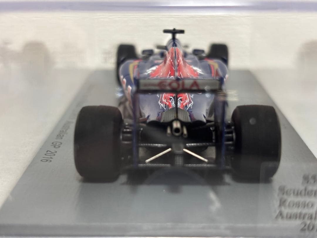 希少品Scuderia Toro Rosso STR11 2016 ミニカー