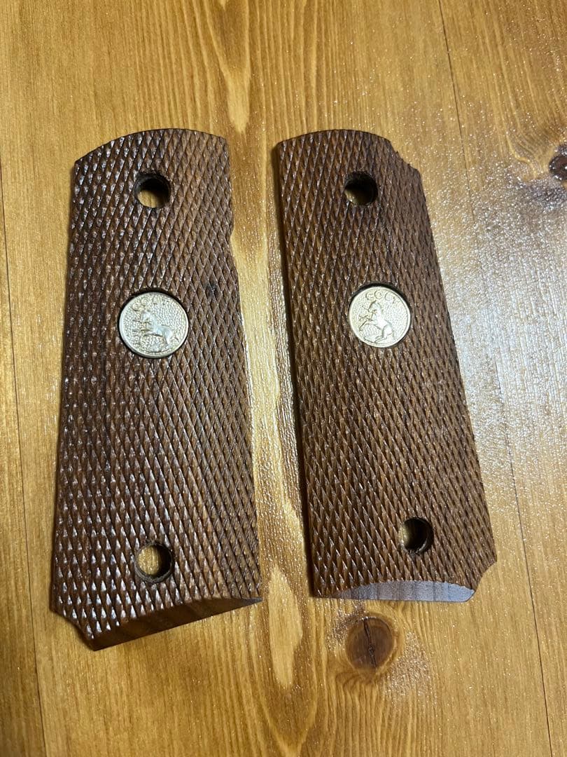 エラン ヘレッツ 木製グリップ フルチェッカー 1911 オフィサーズ MGC