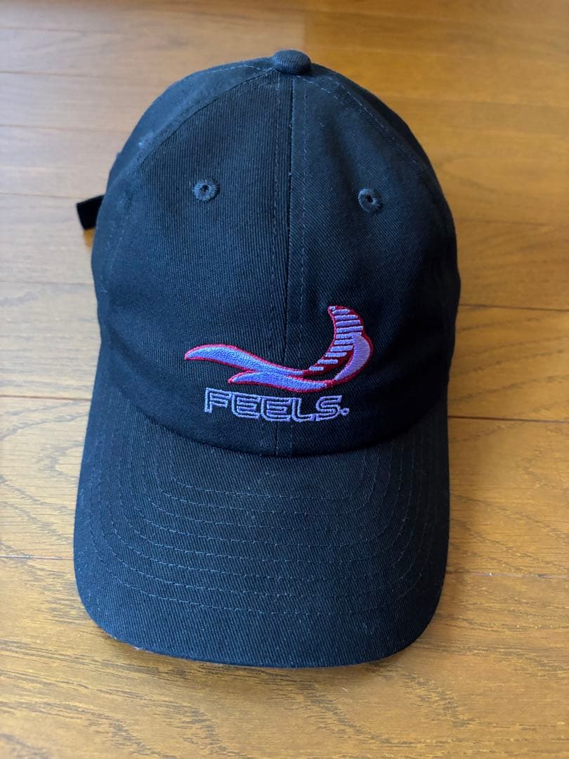 FEELS. LOGO CAP BLACK 上杉柊平 - メルカリ