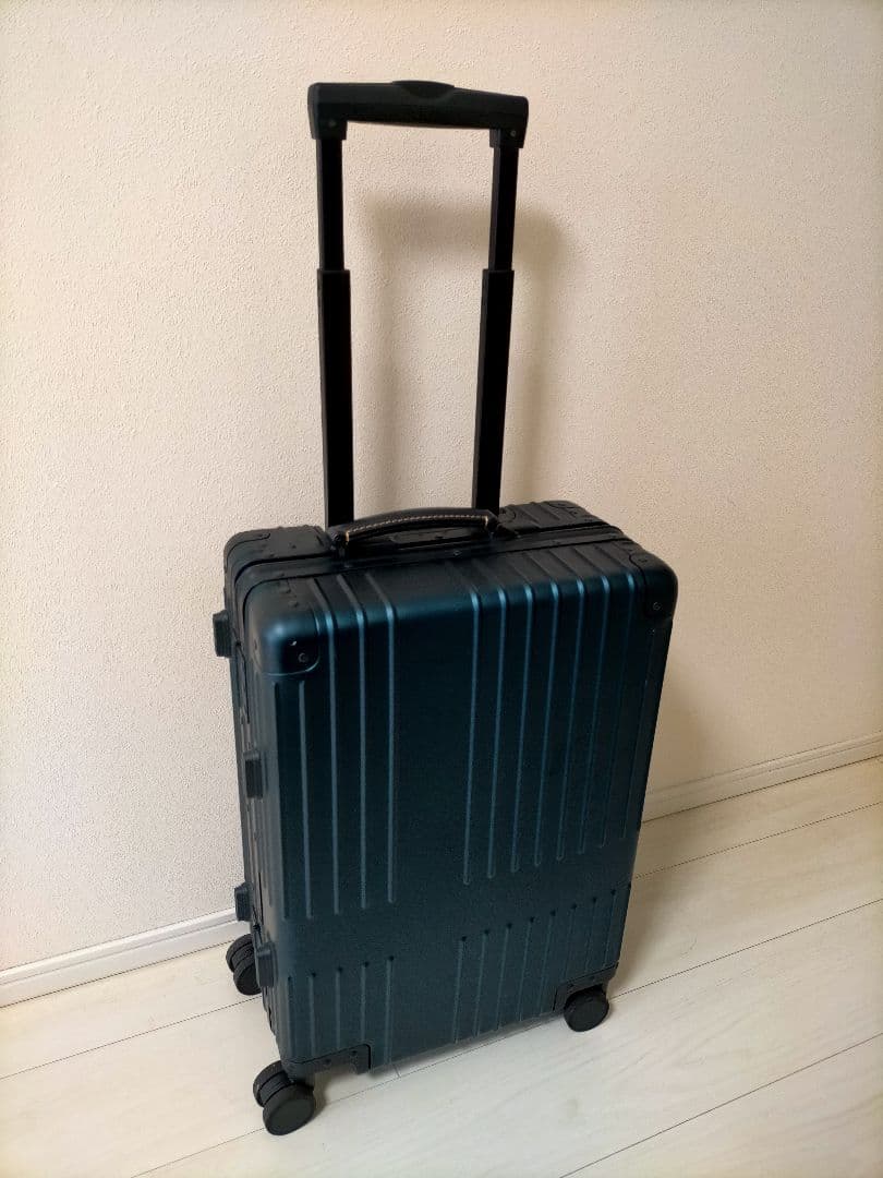 中古品】イノベーターアルミスーツケース36L 機内持ち込みサイズ