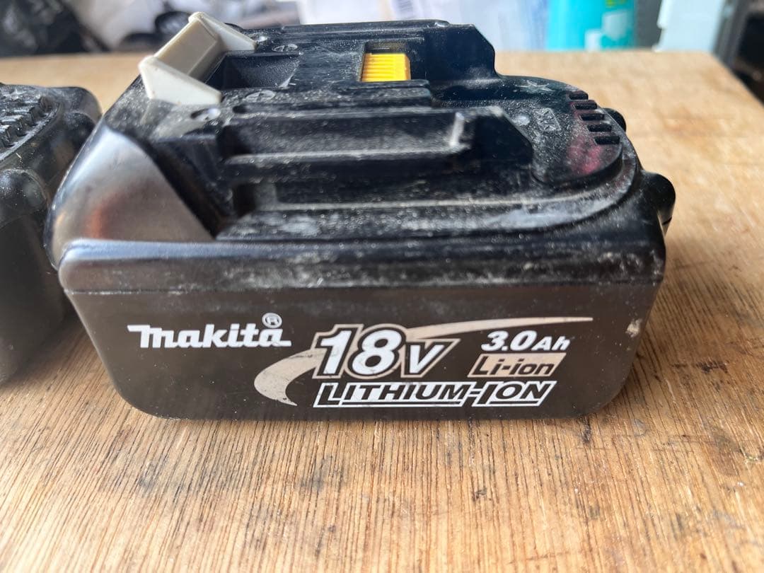 makita 充電式ファン CF201D ACアダプターバッテリー2個付き