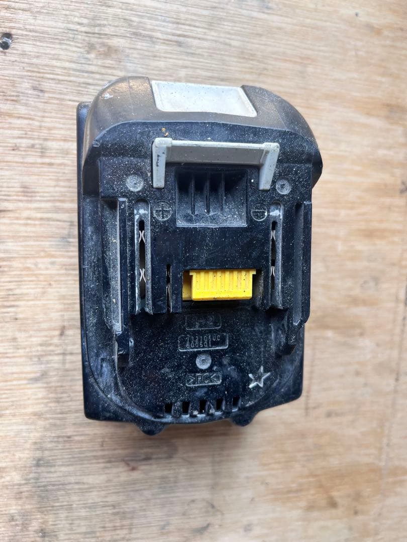 makita 充電式ファン CF201D ACアダプターバッテリー2個付き