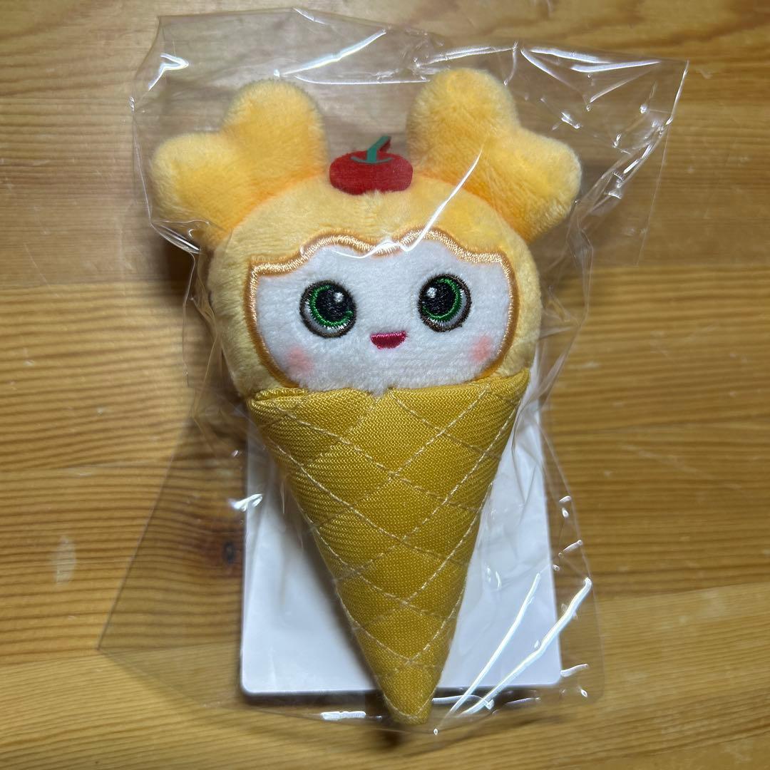 TWICE ジヒョ BABY LOVELYS アイスぬいぐるみバッチ ジブリー - メルカリ