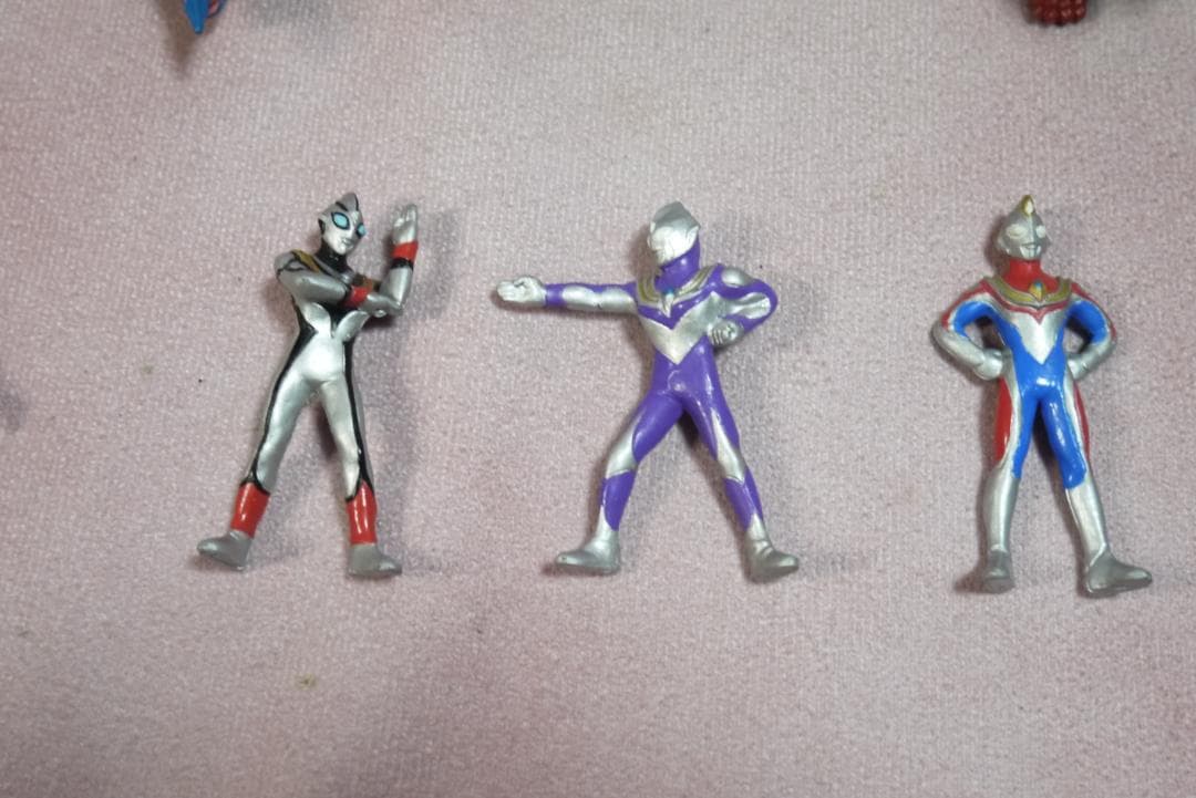 ウルトラマン　モンスター超全集　ほか　ミニフィギュア　36体