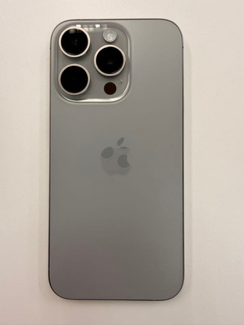 Apple iPhone 15 Pro ナチュラルチタニウム 本体