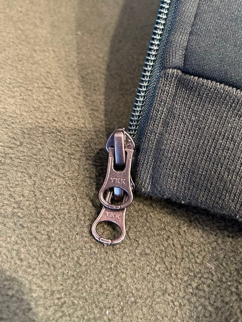 アイリーフィッシングクラブ フリースジップパーカー　Lサイズ　ダークグリーン