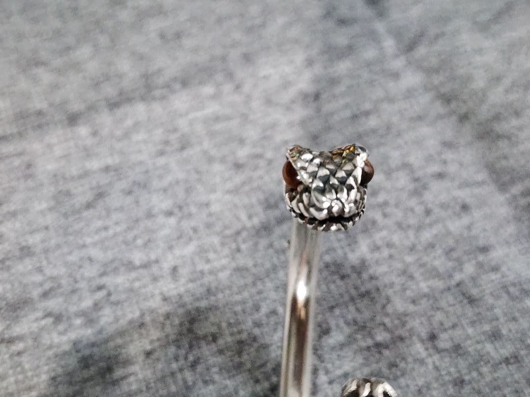 シルバー スネークデザイン バングル