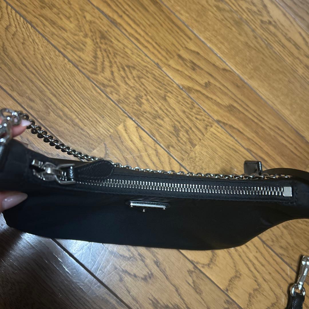 PRADA re-edition ブラック ショルダーバッグ