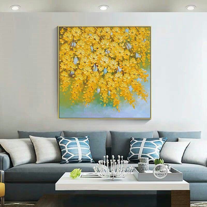 玄関の壁画をリビングに飾って、手描きの油絵を描いています。