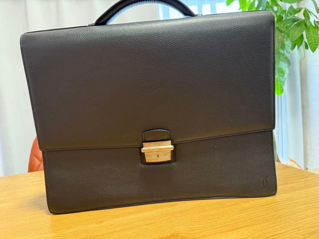 中古美品 Cartier ビジネスバッグ 黒 レザー ブリーフケース 外箱なし