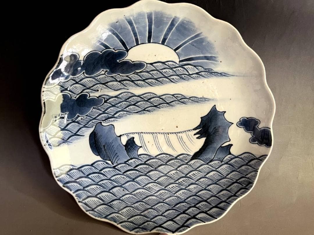 大皿■青海波 日の出 染付夫婦岩 花弁型皿(明治～大正期)古伊万里 時代物 骨董