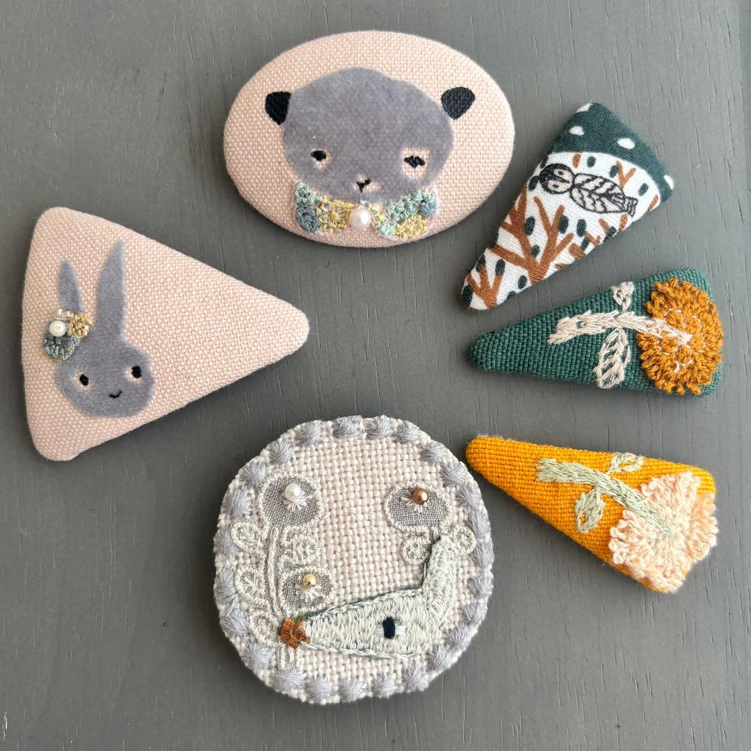coharu様ミナペルホネン ハンドメイド ブローチ パッチンピン