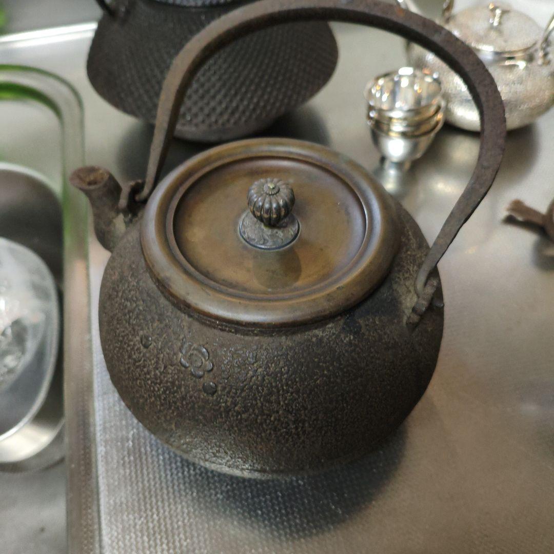 S*S様 鋳鉄製の鉄瓶 鉄瓶 IH 直火 両対応 常々シリーズ 糸目・小・鉄蓋 1.0L 濃茶（本漆