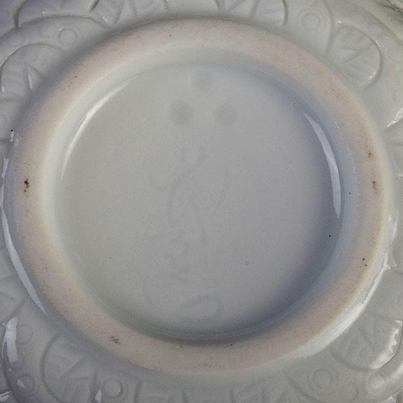 茶道具 平戸焼 十五代 中里茂右ェ門作 白磁雲龍彫 香合 共布共箱 V