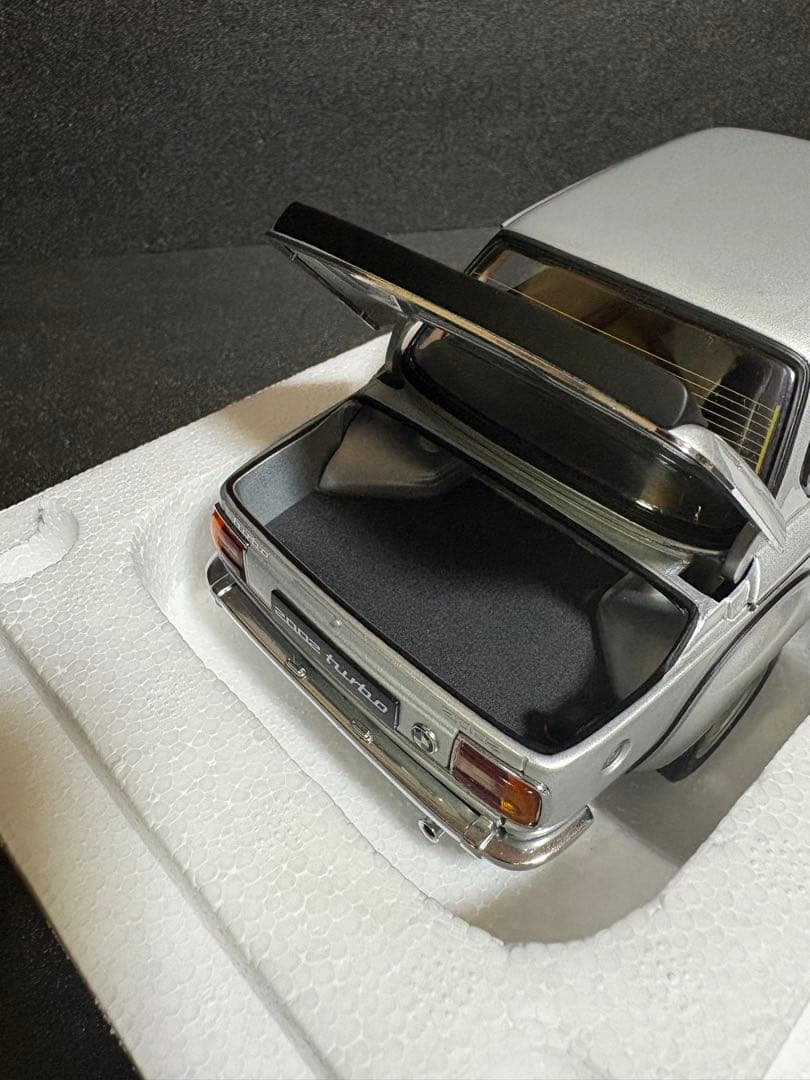 AUTO art 1/18 BMW 2002 TURBO シルバー マルニターボ