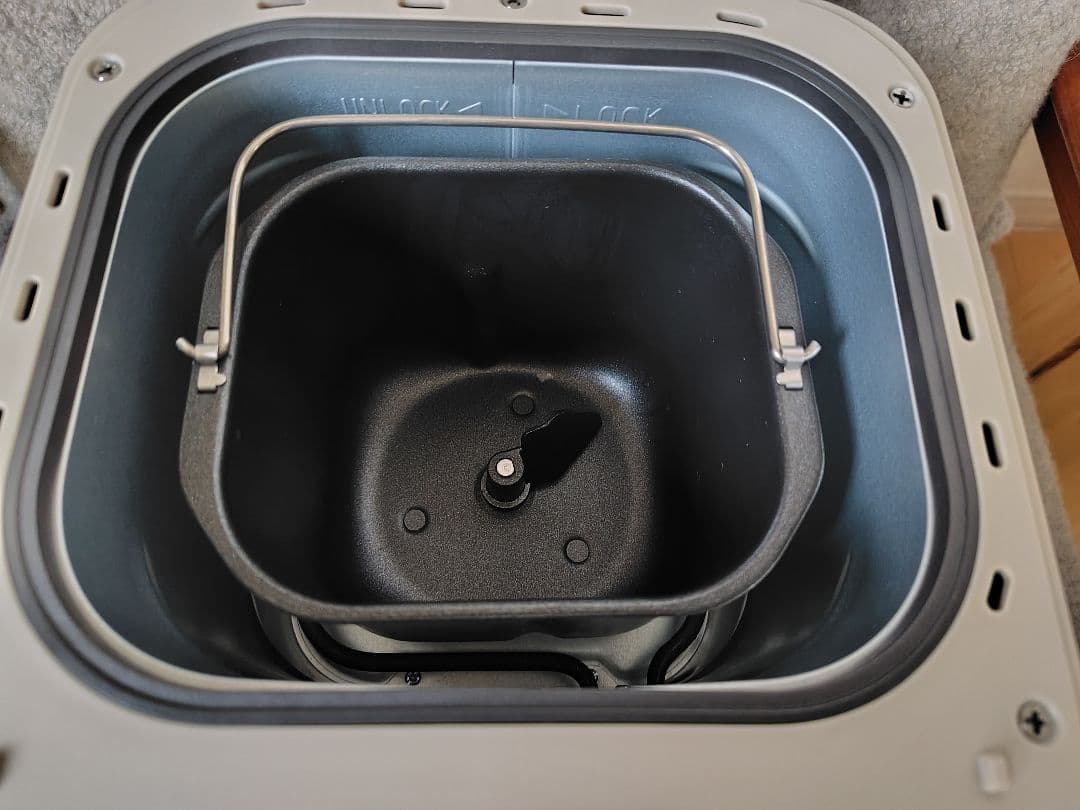 アイリスオーヤマ　ホームベーカリーIBM-010 美品　説明書、ミトン付き