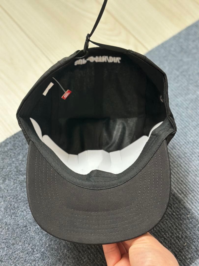 Supreme 黒キャップ ボタン付き