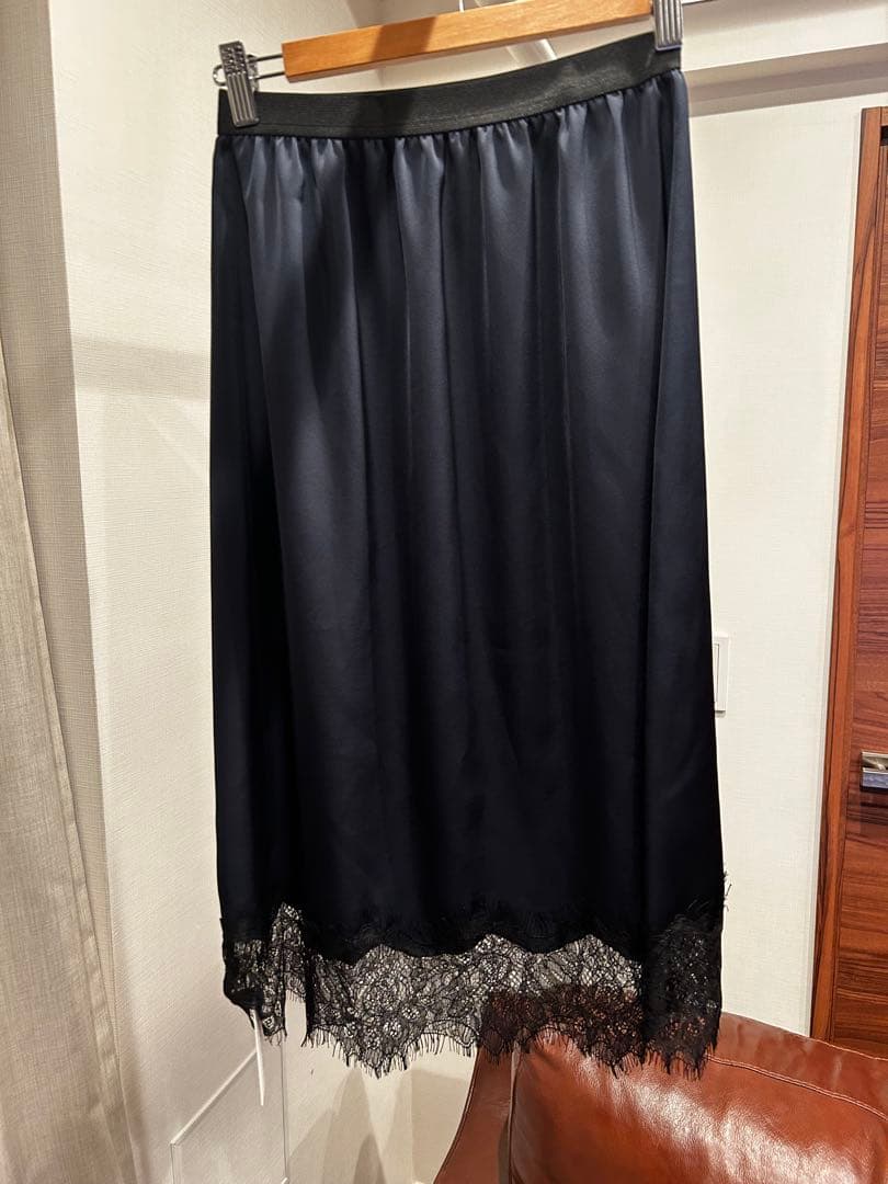 マチャット　ネイビー サテンフレアスカート レース付き