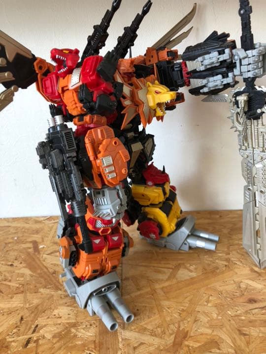 MMC製 トランスフォーマー似 プレダキング